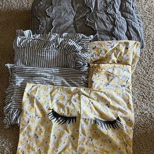 EUC Pottery Barn Dorm Set